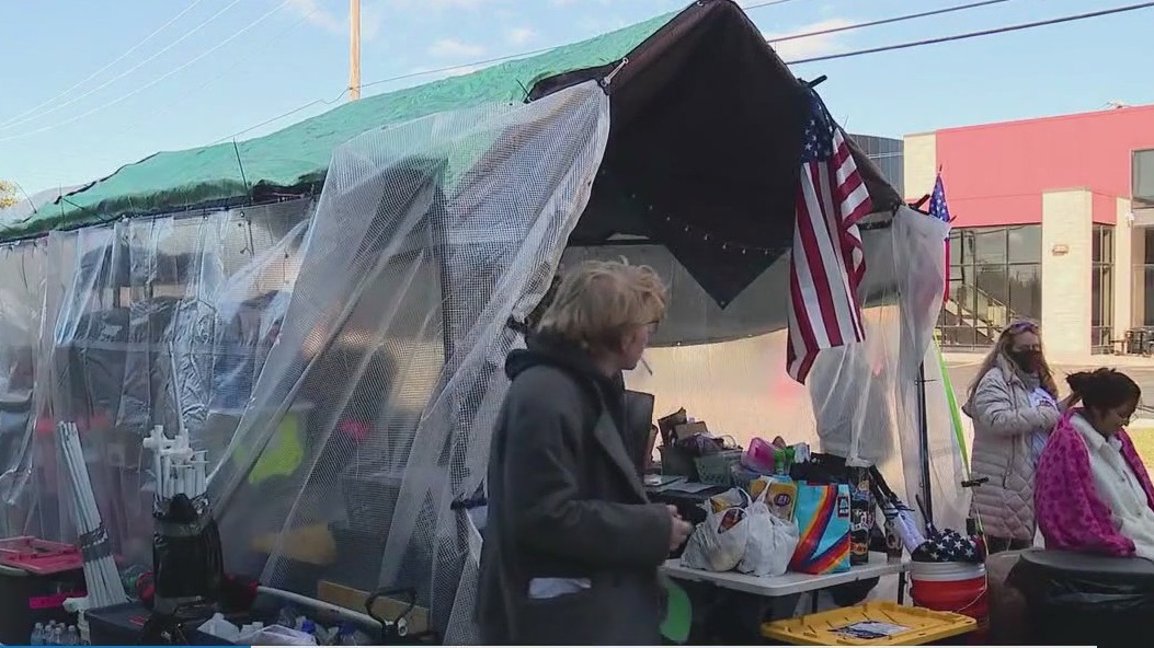 Broadview protesters refuse to take down tent outside ICE facility