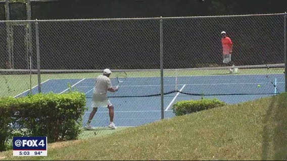 North Texans try to stay cool outdoors during the heat