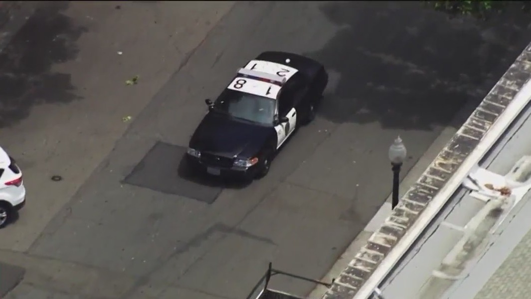 Downtown Oakland gun battle leaves multiple cars with bullet holes