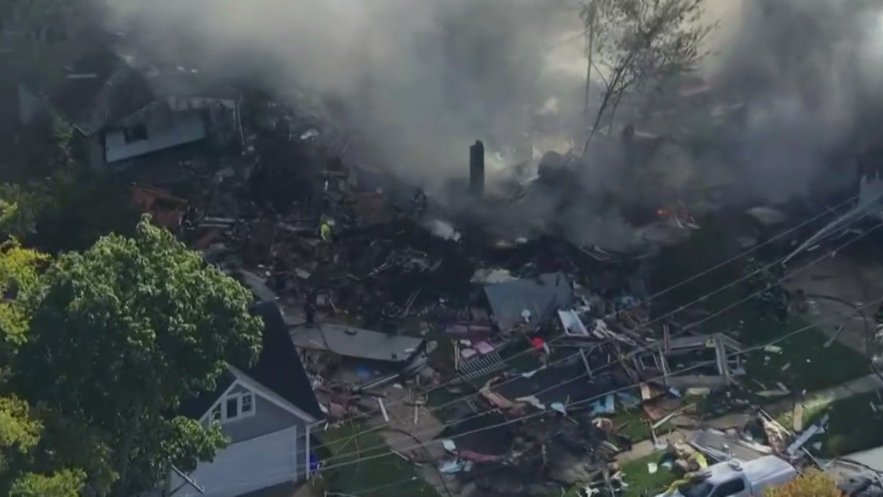 Aerial footage of home explosion in Woodstock (raw video) | FOX 32 Chicago