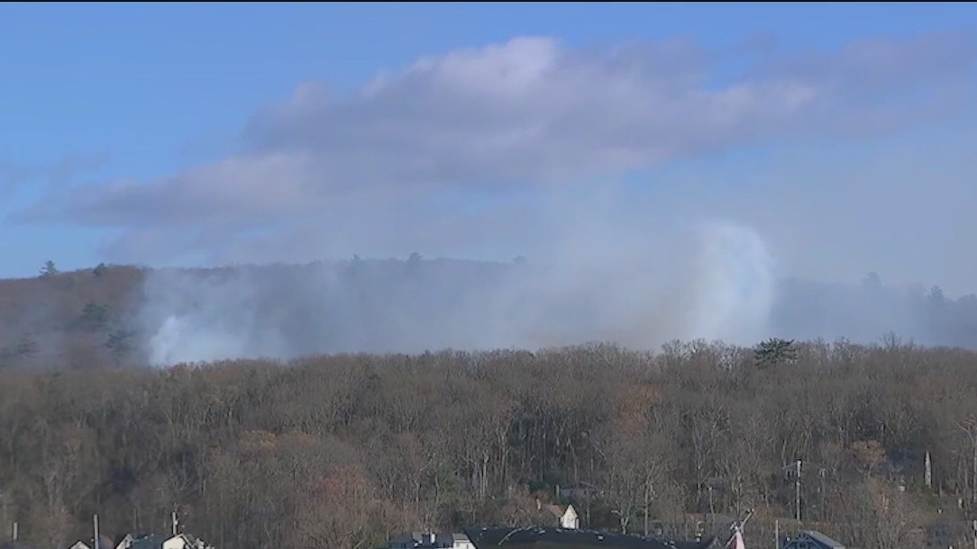 NY, NJ wildfires continue to burn