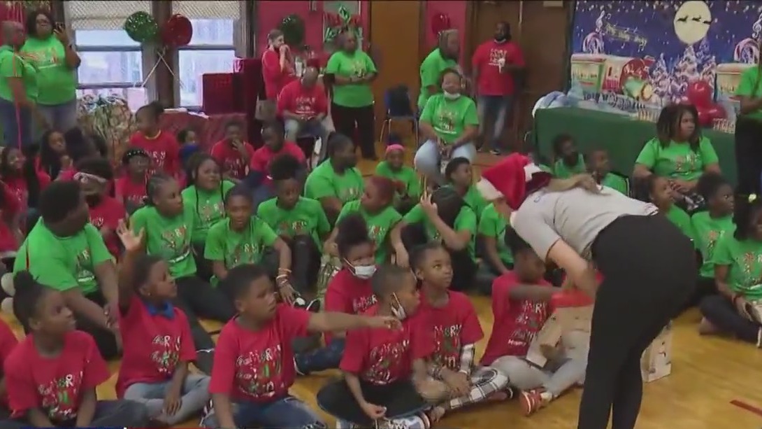 Chicago elementary school gets special delivery from Amazon elves