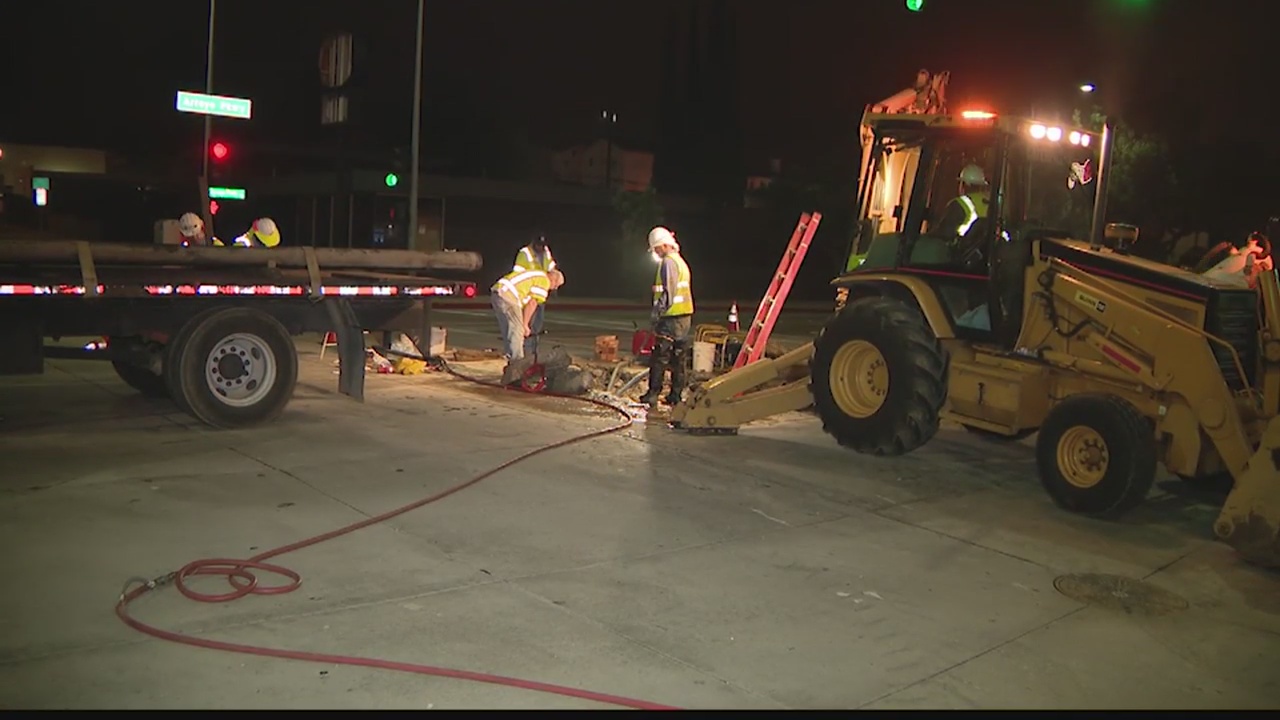 Water main break shuts Arroyo Parkway in Pasadena