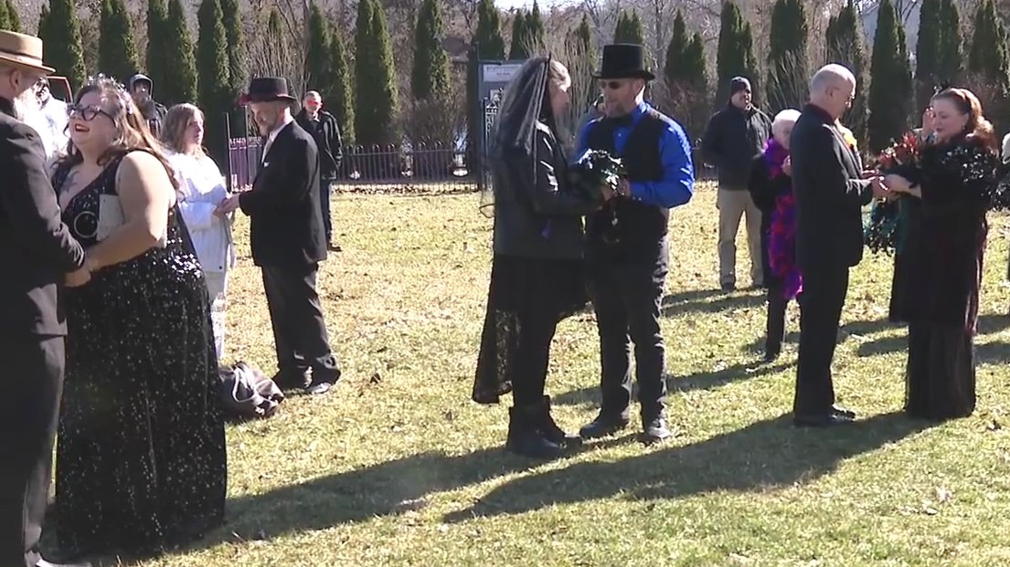 29 couples get Leap Day weddings in Hell, Michigan