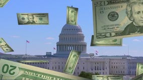 U.S. lawmakers look into bill banning Congress from stock trading