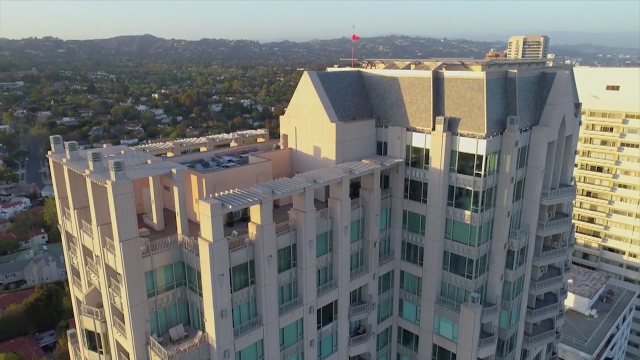 $15.9M Westwood plush penthouse with stunning view