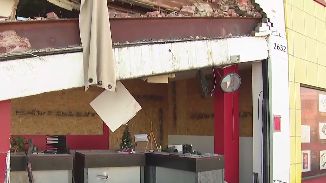 Car plows into Santa Monica building