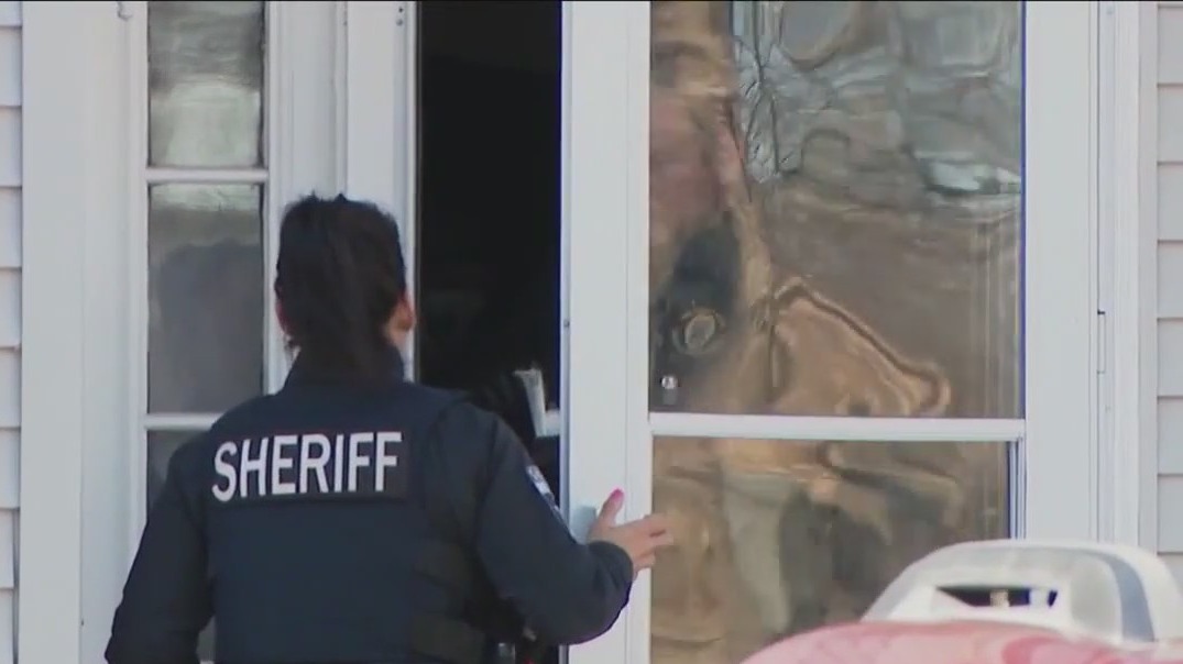 Residents speak out after 9-year-old girl stabbed multiple times in Chicago suburb