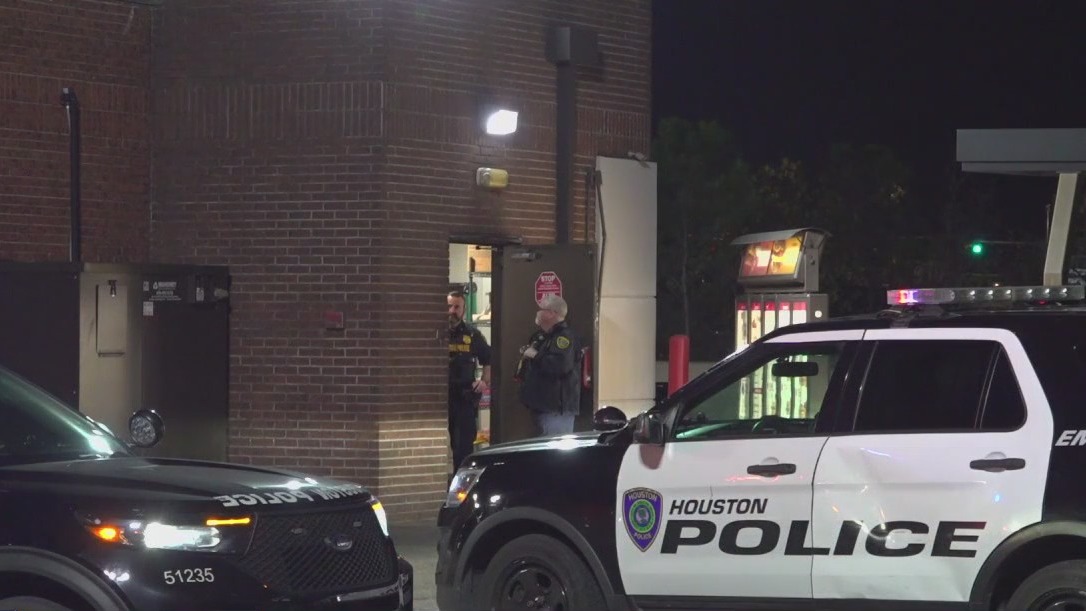Employee shot during robbery at Houston Wendy's | FOX 26 Houston