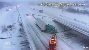 Truck teetering off bridge towed away [RAW]