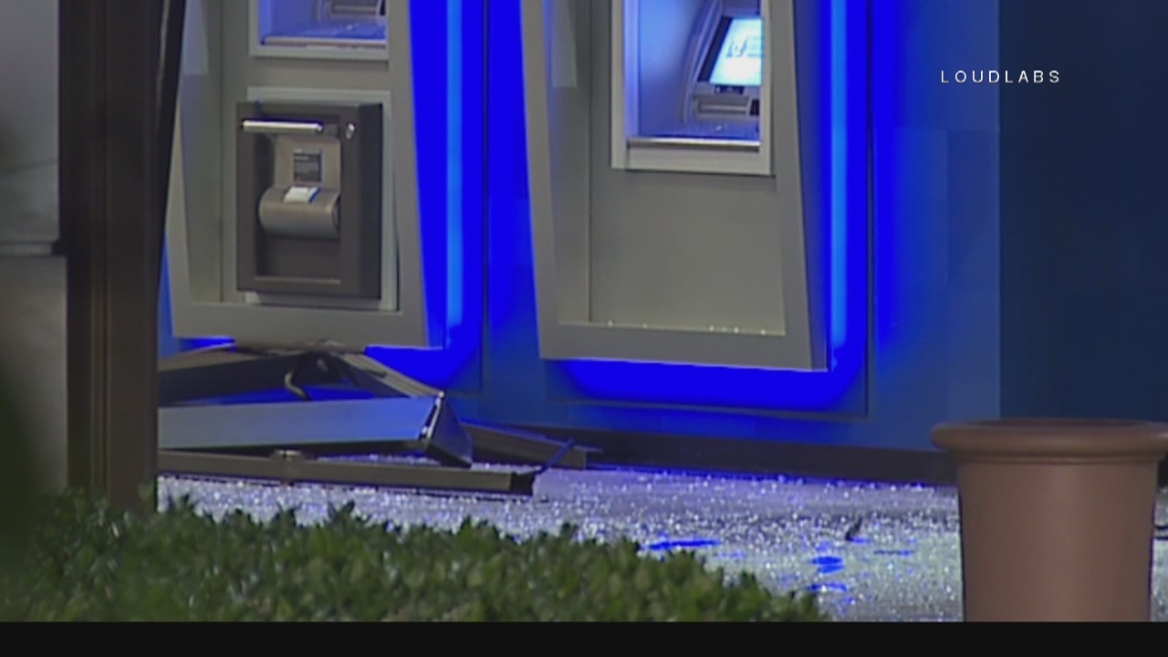 Suspects use tow truck to break into El Segundo bank
