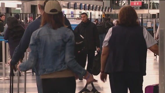 Chicago travelers, local officials react to deadly DC plane crash