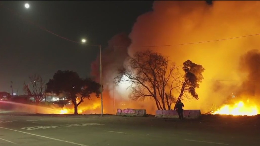 Oakland: East 12th Street homeless encampment goes up in flames after ...