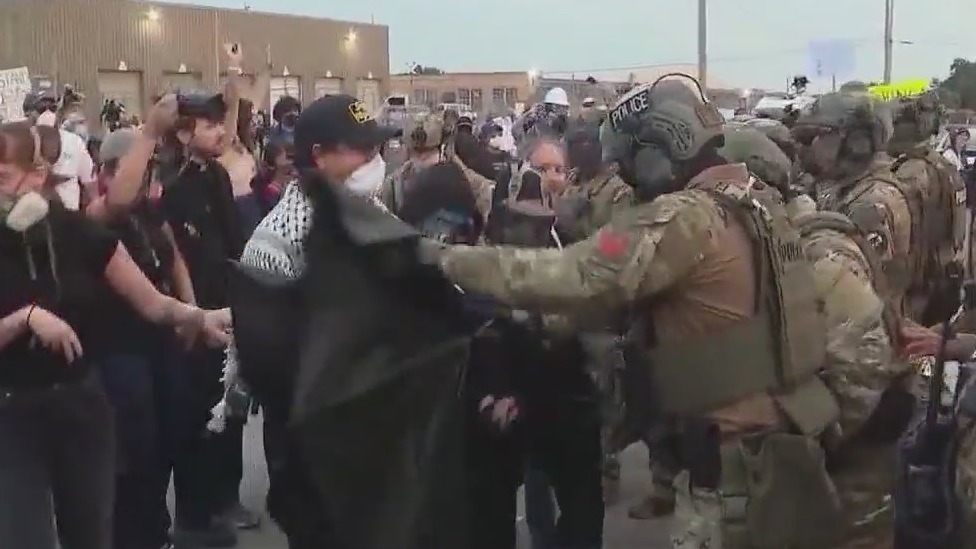 Broadview ICE facility braces for more protesters today | FOX 32 Chicago