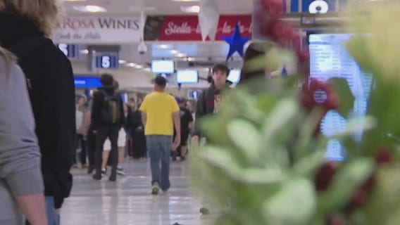 Catching up with holiday travelers at Sky Harbor