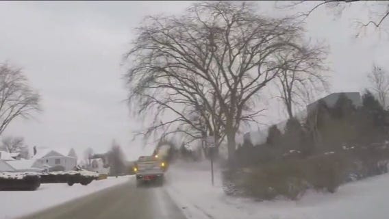 Snow impacts morning commute in Chicago's suburbs