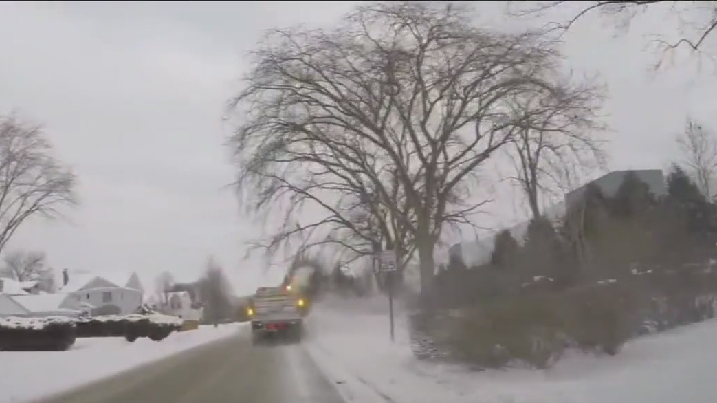 Snow impacts morning commute in Chicago's suburbs