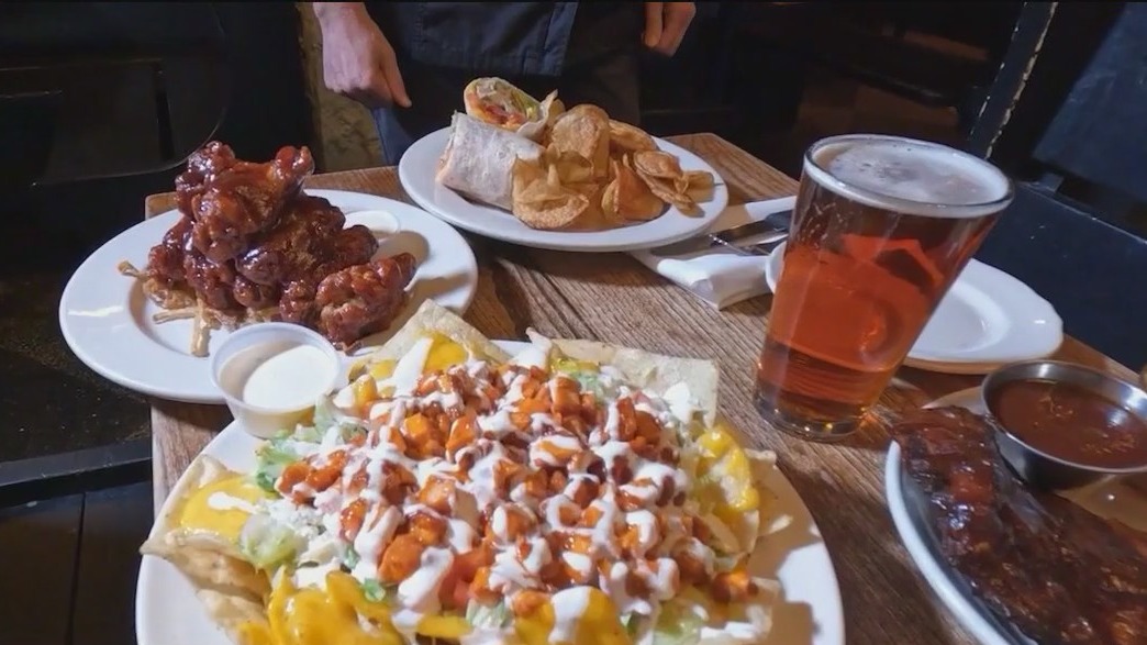 R.J. Grunts has an old school vibe | Tasting Chicago