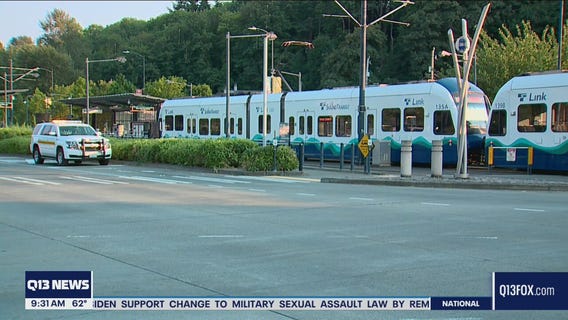 2 killed in Seattle after crossing tracks