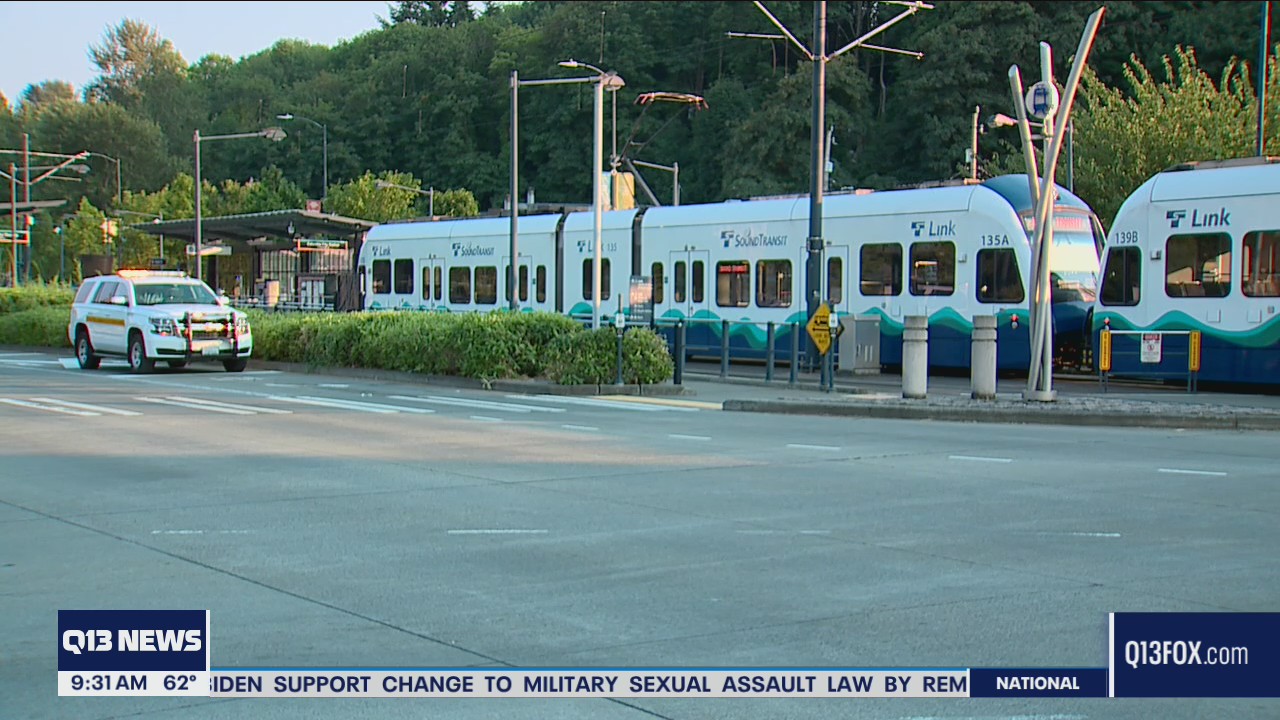 2 killed in Seattle after crossing tracks