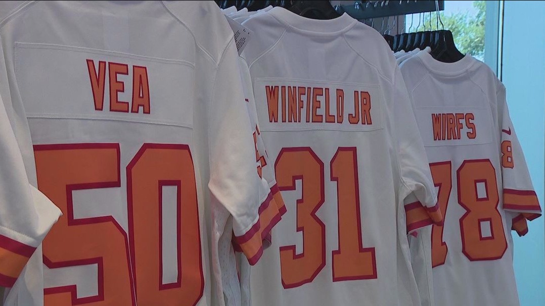Buccaneers announce return of 1976 jersey