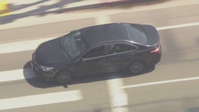 Police chase suspect goes the wrong way in LA traffic