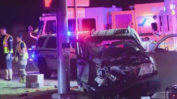 2 hurt in crash near Glendale high school