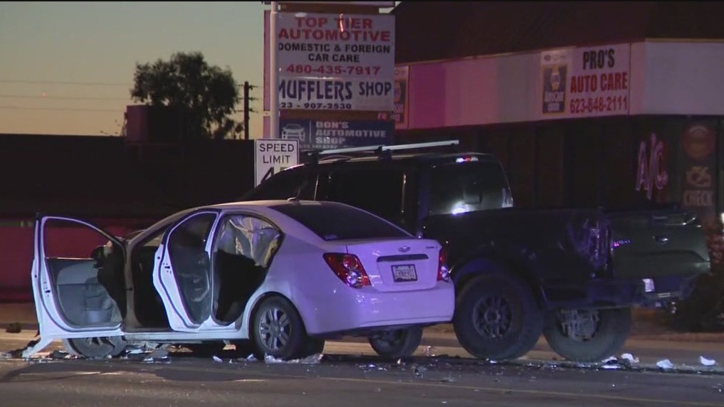 Crash leaves 3 people in critical condition