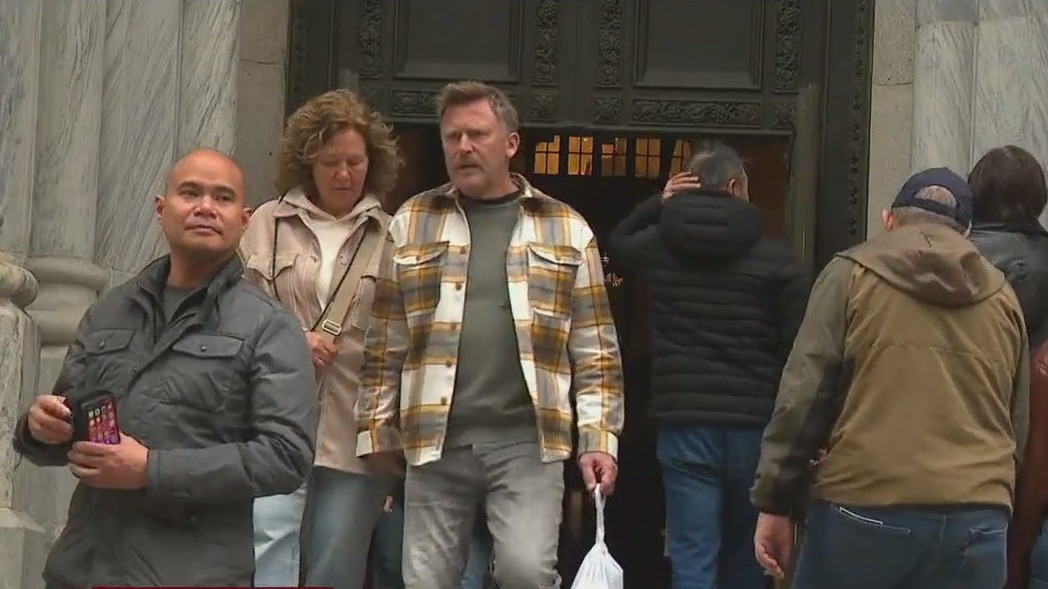 New Yorkers pay respects to Pope Francis