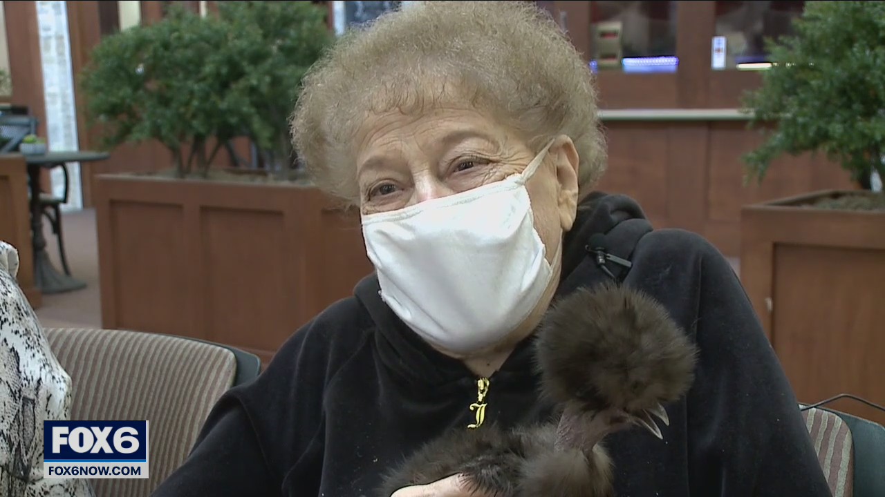 Mequon senior living residents fresh and fluffed after chicken therapy