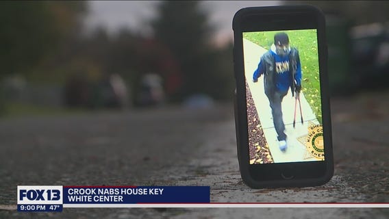 Crook uses bolt cutters to steal house key from lock box on family's front door