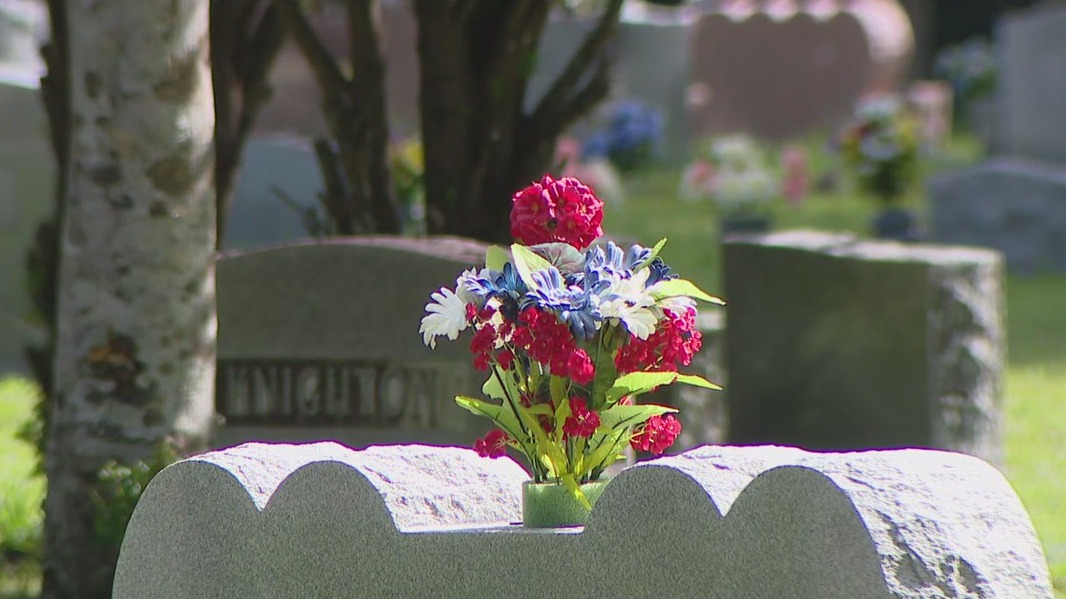 Army veteran cleans graves at cemetery