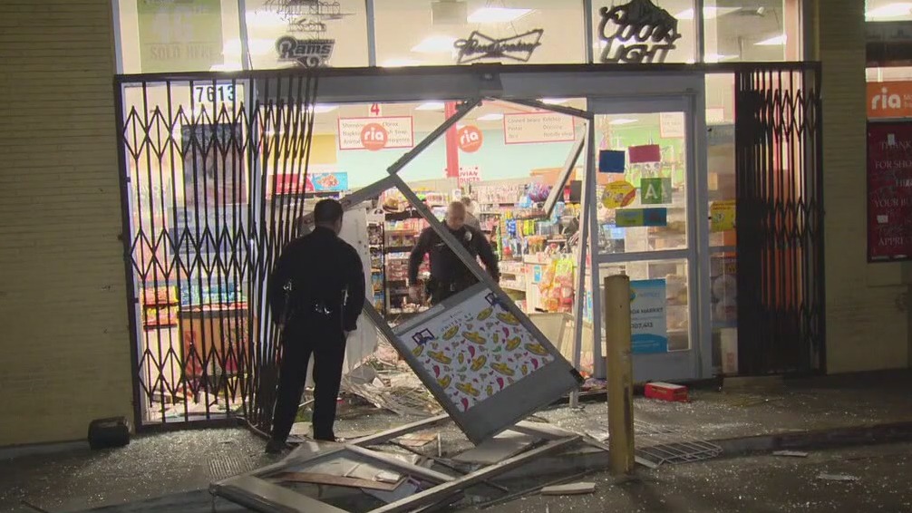 Thieves rip ATM out of Van Nuys market