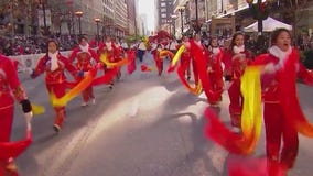 Thanksgiving parade strolls through downtown Chicago