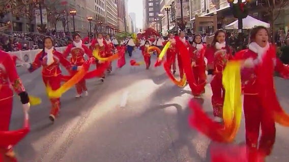 Thanksgiving parade strolls through downtown Chicago