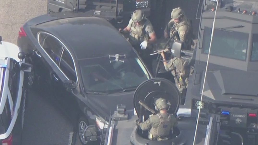 Police standoff with SMC shooting suspect