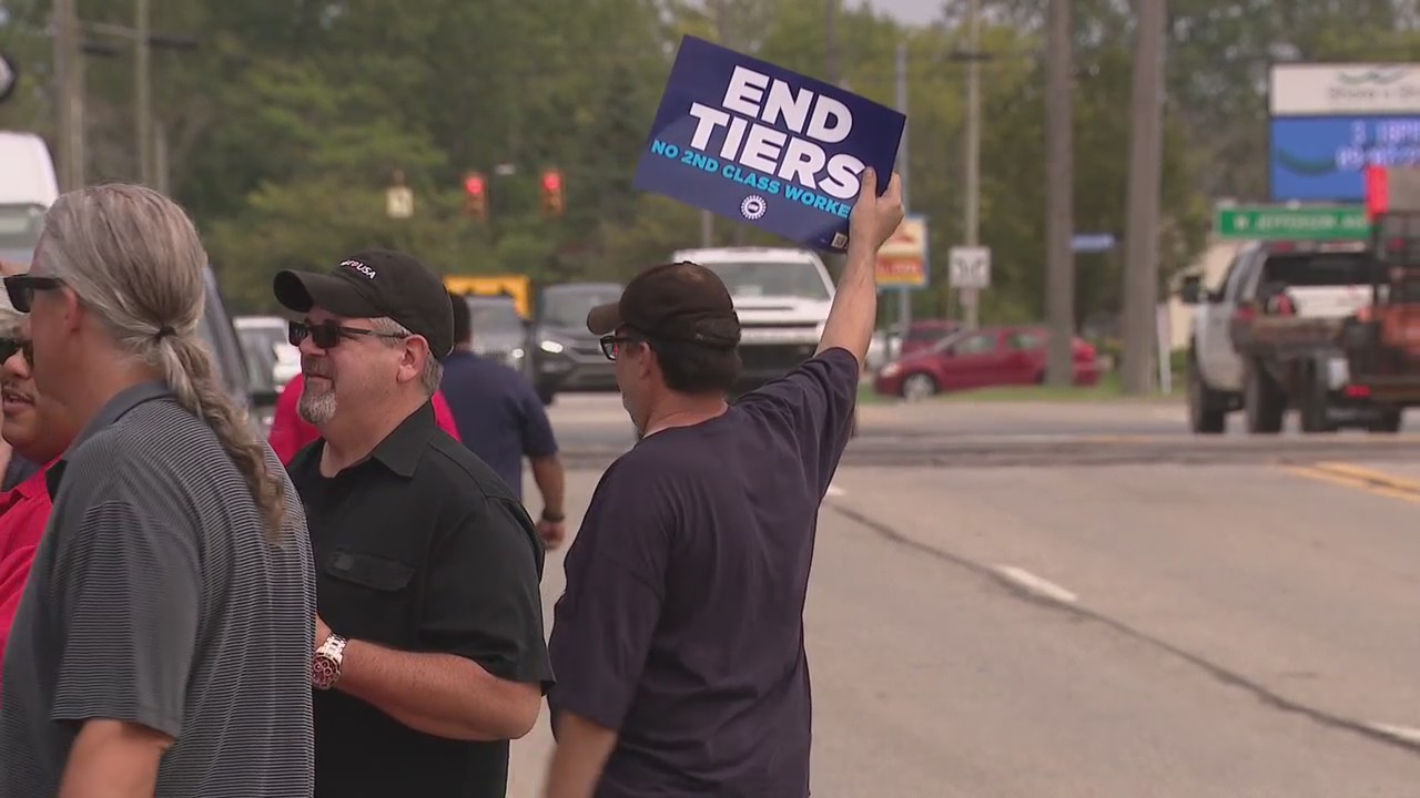 UAW president calls GM's offer insulting one week before labor deal expires