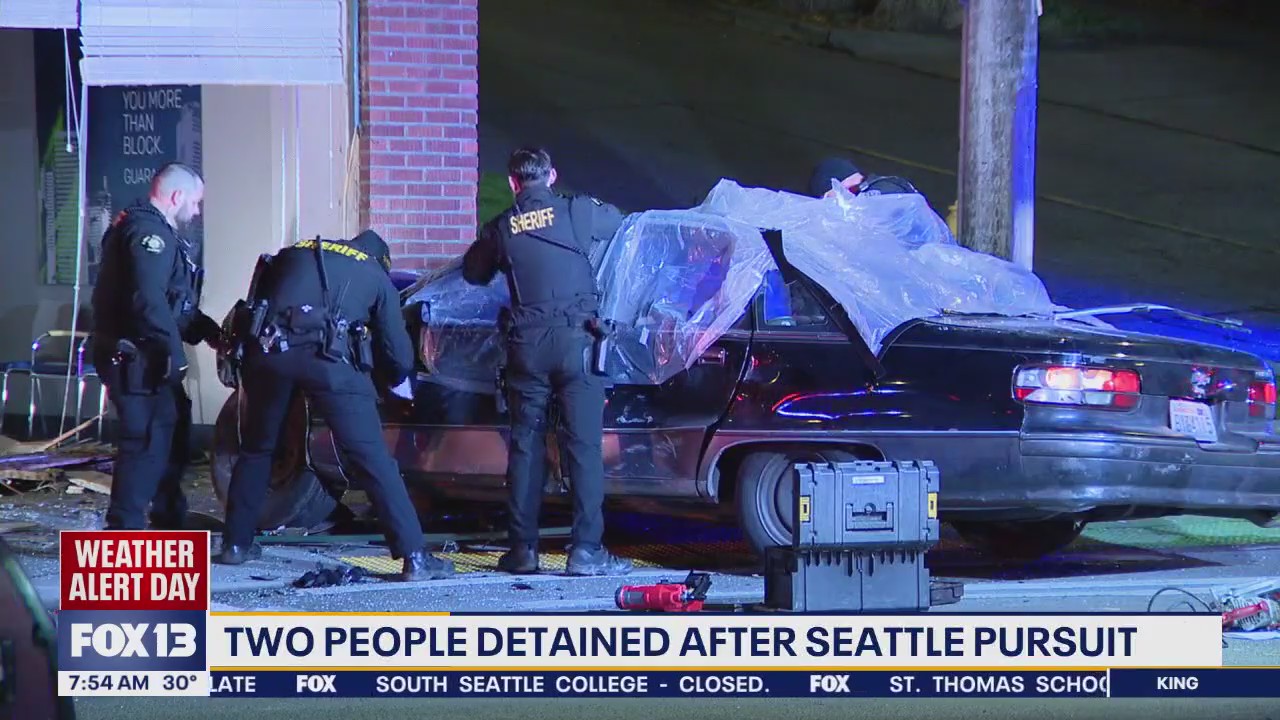 2 arrested after car chase ends in crash in Seattle | FOX 13 Seattle