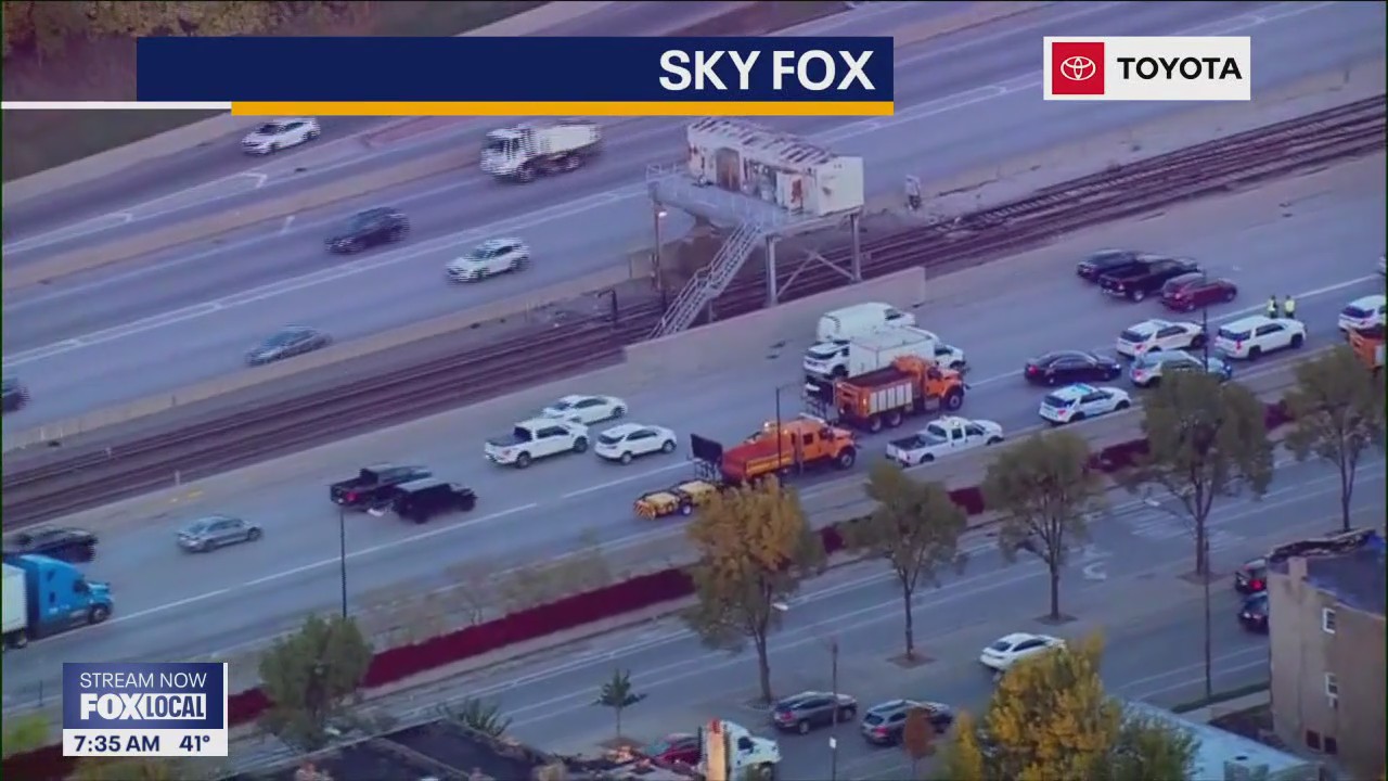 Deadly crash on Dan Ryan Expressway delays morning traffic