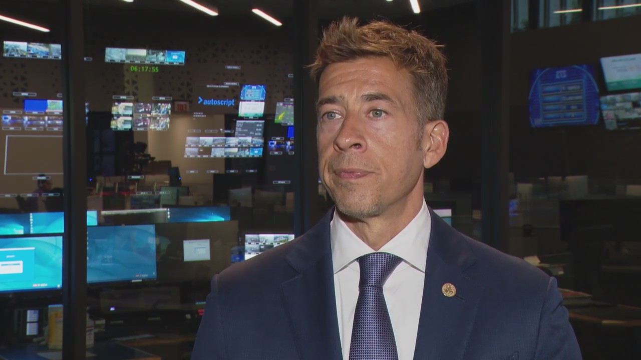 Illinois Secretary of State Alexi Giannoulias takes stand against book bans