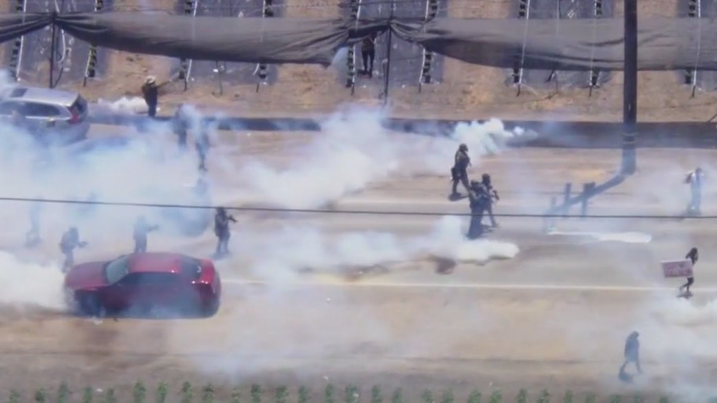 Federal agents tear gas protesters in Camarillo