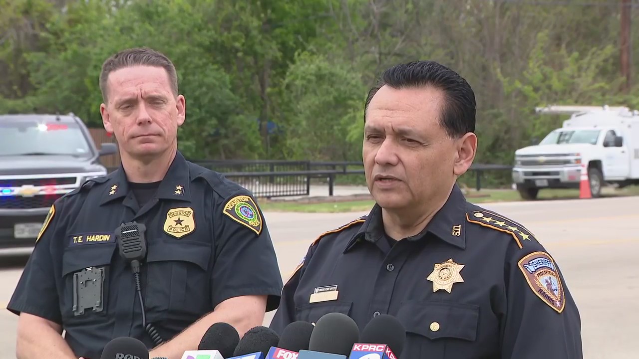 Father arrested for allegedly injuring toddler, leading deputies on chase in NW Harris County (REPLAY)