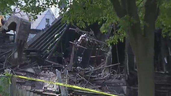 Milwaukee 2-alarm house fire; flames spread to another home