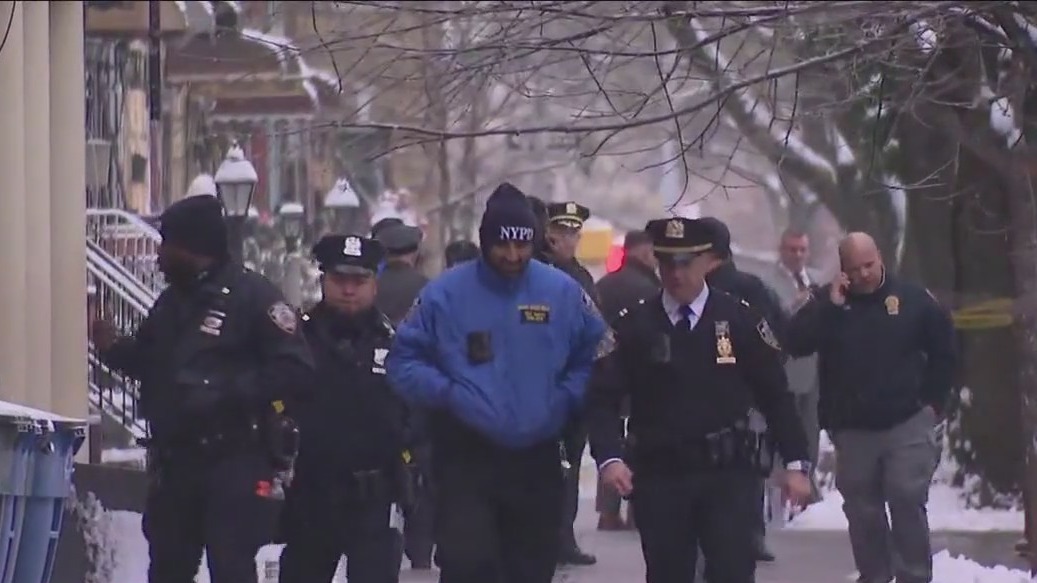 Police sources: 2 NYPD officers shot in Brownsville