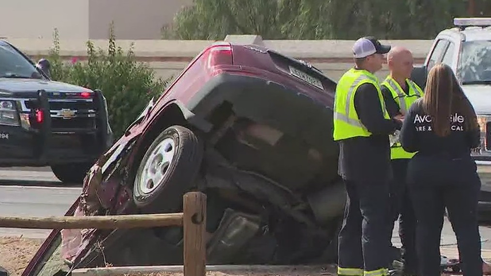 Five-vehicle crash involving semi sends car into Avondale ditch