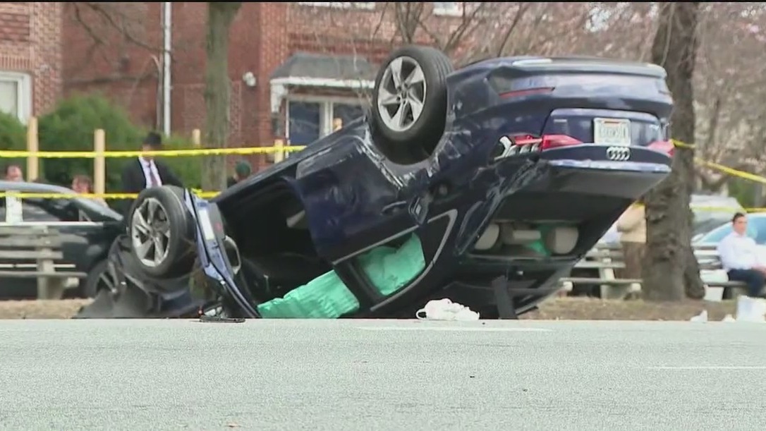 Brooklyn crash kills mother, 2 daughters