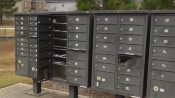 DeKalb County mail carrier robbed at gunpoint | FOX 5 Atlanta