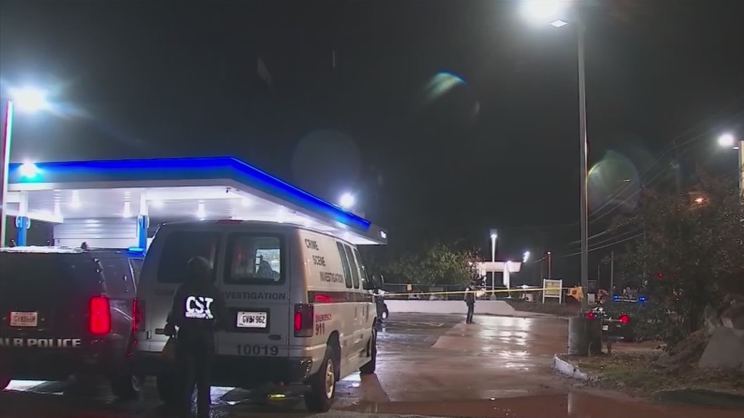 Police investigate fatal double shooting near NW Atlanta gas station ...