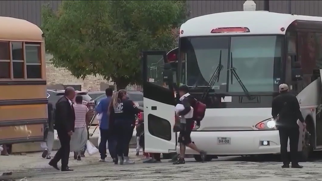 City of Chicago to close last migrant shelter this month