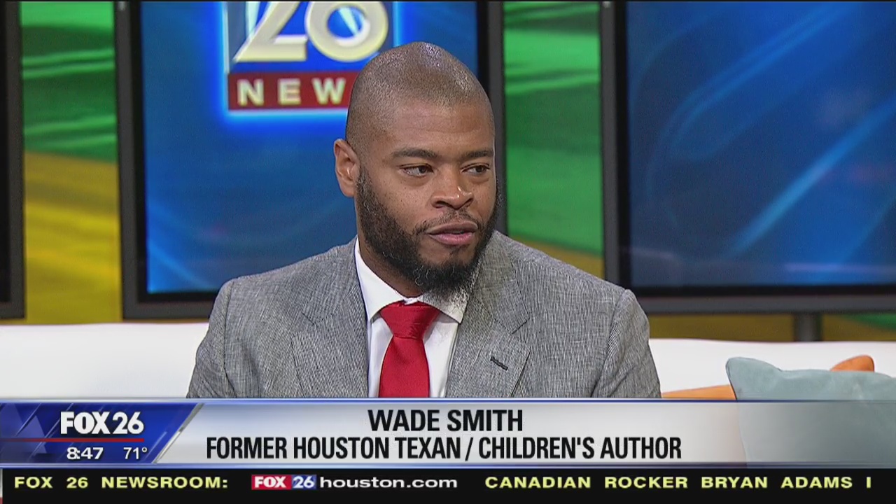 Former Texans player Wade Smith promotes literacy for children